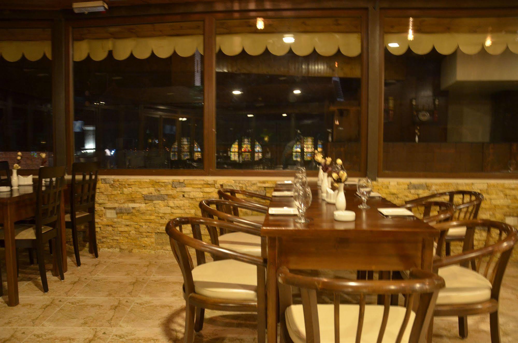 Saint John Hotel Madaba Exteriör bild